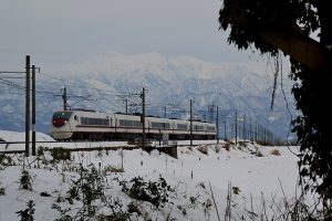 曇り空の立山連峰