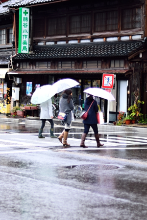 雨の横断歩道