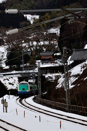『北越4号』はR23編成