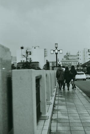 橋を歩く